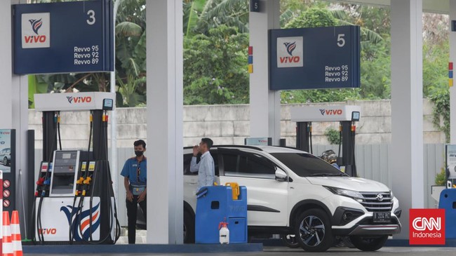 Orang kaya Indonesia merogoh kocek paling tidak Rp561 ribu per bulan untuk konsumsi Bahan Bakar Minyak (BBM).