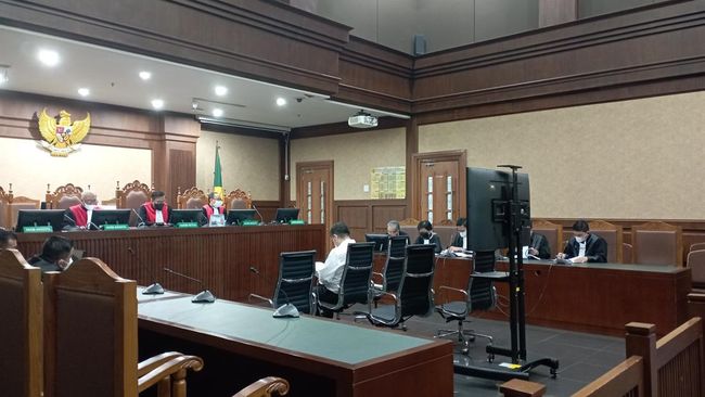 Satu hakim di Pengadilan Tipikor Jakarta menyatakan dissenting opinion dalam memutus kasus korupsi pemberian fasilitas ekspor CPO untuk terdakwa Lin Che Wei.