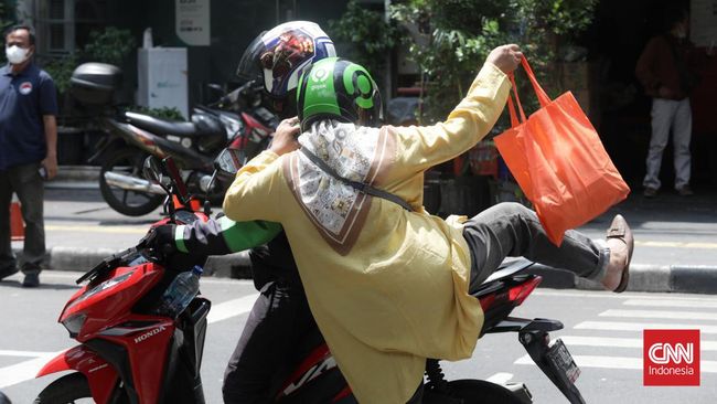 Survei: Mayoritas Pengguna Tak Setuju Tarif Ojol Naik Survei Polling Institute mencatat mayoritas pengguna jasa ojek online tak setuju kenaikan tarif ojol. Sementara mayoritas driver setuju.
