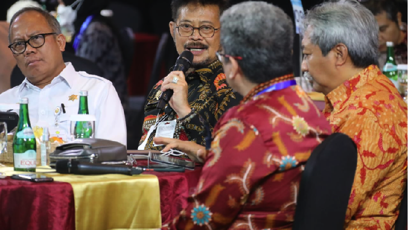 Presiden Joko Widodo (Jokowi) mengaku bangga terhadap kinerja sektor pertanian Indonesia yang selalu tumbuh positif