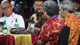 Di Hadapan 100 Ekonom, Jokowi Bangga Indonesia Capai Swasembada Beras