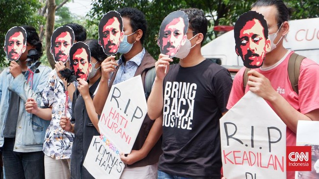 KASUM mendesak Komnas HAM melakukan penyelidikan pro justitia dalam kasus pembunuhan Munir. Jokowi diminta memberikan dukungan penuh.