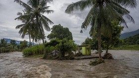 FOTO: Banjir di Sigi Sulteng Merusak Lahan Pertanian hingga Jembatan