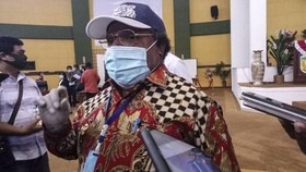 KPK Tahan Bupati Mimika Eltinus Omaleng 20 Hari