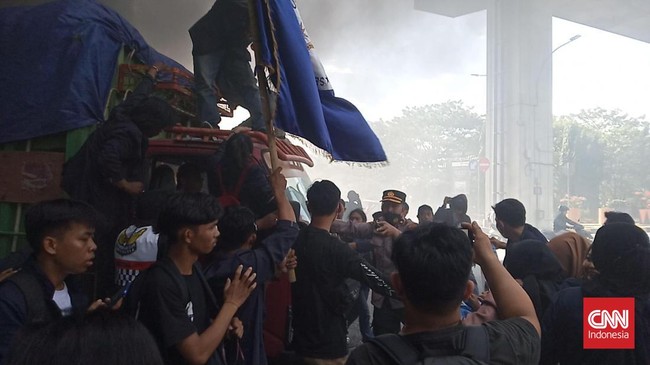 Kasi Humas POlrestabes Makassar mengatakan satu terduga provokator tersebut telah dipulangkan karena tak ada bukti keterlibatan dugaan tindak pidana.
