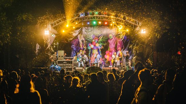 Festival Nyege Nyege di Uganda kembali dilarang pemerintah karena dituding mempromosikan LGBT, seks, dan narkotika.