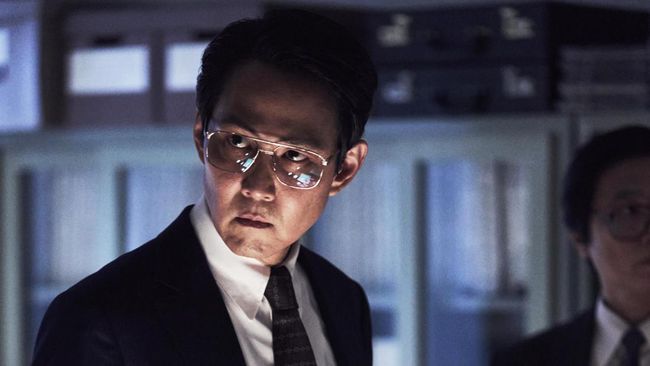 Review film Hunt: Lee Jung-jae tampak memaksa penonton untuk terus berpikir sepanjang film, plus membombardir dengan beragam twist dan laga.