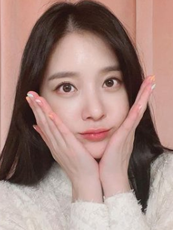 Ia memulai debutnya sebagai penyanyi solo di tahun 2008, dengan lagu 'Urin Aneoullyeo'./ foto: instagram.com/mk_ming.ming