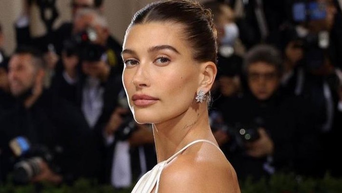 Hailey Bieber Idap Kista Ovarium, Ini Sederet Gejalanya! Buncit Termasuk? Hailey Bieber Idap Kista Ovarium, Ini Sederet Gejalanya! Buncit Termasuk?