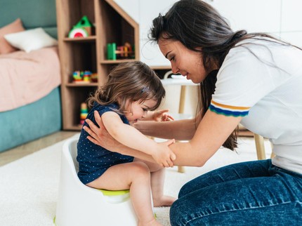 Bagaimana Cara Melepas Popok untuk Ajarkan Anak Toilet Training?