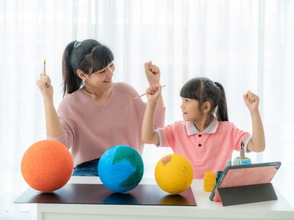 Kenapa Matahari Tenggelam? Begini Cara Menjelaskannya pada Si Kecil