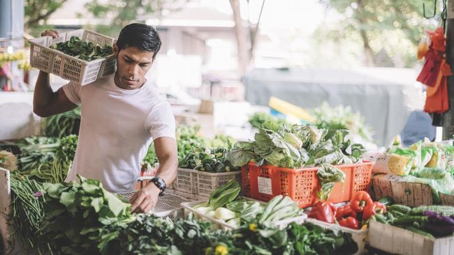 Kenaikan BBM membuat emak-emak komplek jadi terusik. Ketakutannya, bisa jadi uang belanja juga kudu naik karena sayur dan ikan juga naik.