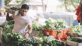 Ketika Tukang Ikan dan Emak-emak Sama-sama Pusing Karena BBM Naik