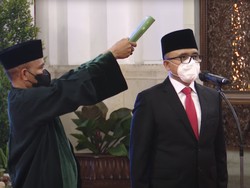 Momen Jokowi Lantik Azwar Anas Jadi MenPAN-RB