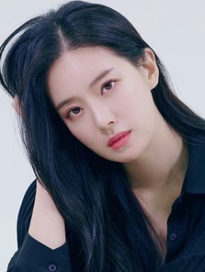 Kariernya sebagai penyanyi solo kurang mulus, sehingga pada tahun 2012 ia pindah agensi lagi dan debut bersama grup 'The Seeya'./ foto: instagram.com/mk_ming.ming