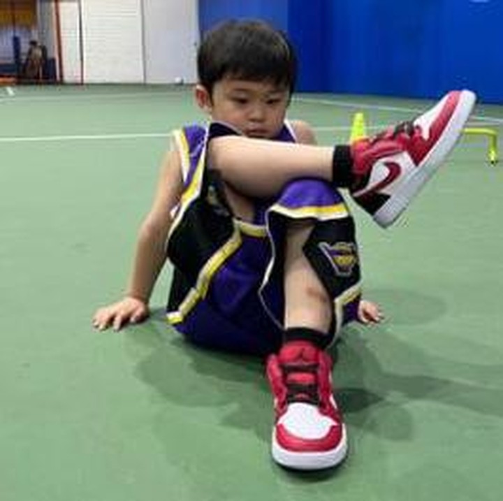 Keren! 7 Potret Raphael Anak Sandra Dewi Jago Main Basket di Usia 4