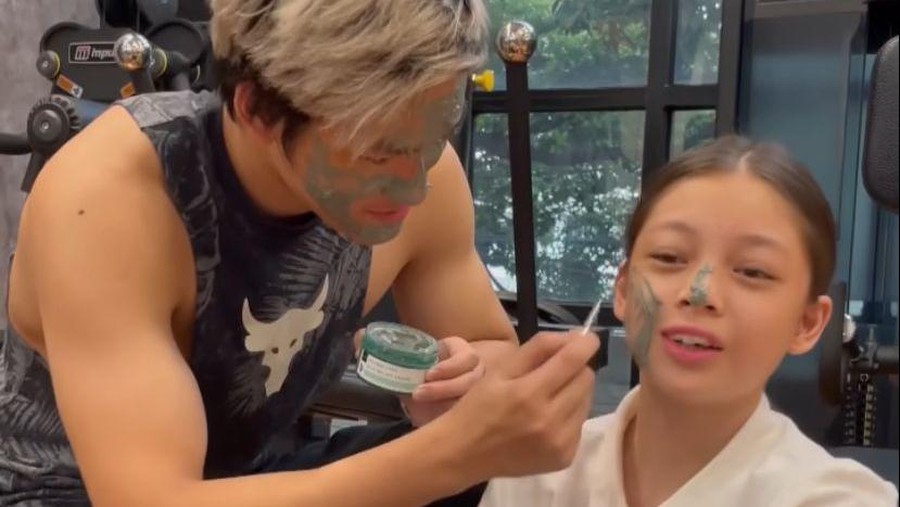 Nada Tarina dan Azka Corbuzier