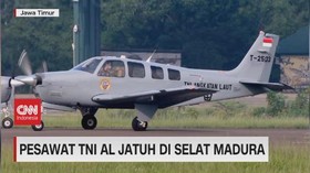 VIDEO: Pesawat TNI AL Jatuh di Selat Madura