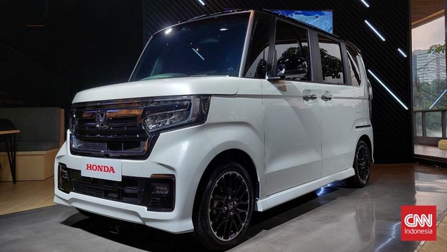 Honda memamerkan kei car, N-Box pertama kalinya di Indonesia. Pameran berlokasi di Senayan Park Jakarta.