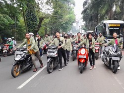 Protes BBM Naik, Mahasiswa Dorong Motor dari Tugu Kujang ke Istana Bogor