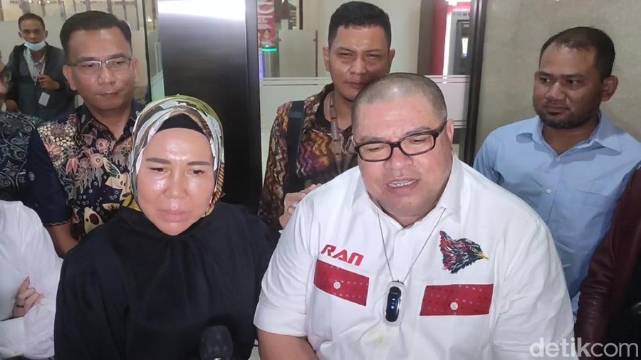 Razman Arif Nasution Istri pertama Razman Arif Nasution