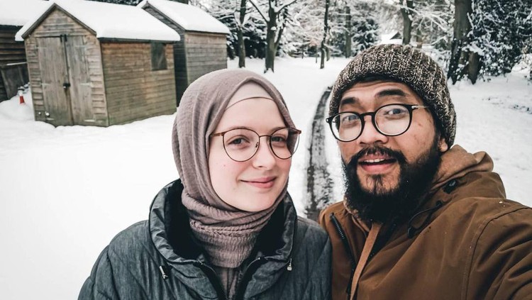 Rihan Valuzi dan Annie, Pasangan Indonesia - Inggris
