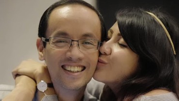 img-title Momen Haru Saat Sharena Delon Beri Kecupan Terakhir untuk Reza Gunawan