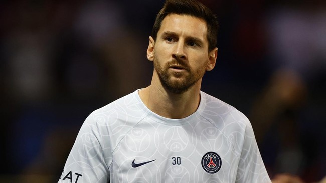 Lionel Messi terlihat menjadi satu-satunya pemain Paris Saint-Germain (PSG) yang mengenakan kostum dengan tulisan 'GOAT' pada sesi latihan.