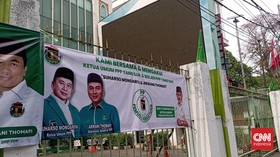 Spanduk Suharso Gusur Ucapan Selamat untuk Mardiono di DPP PPP
