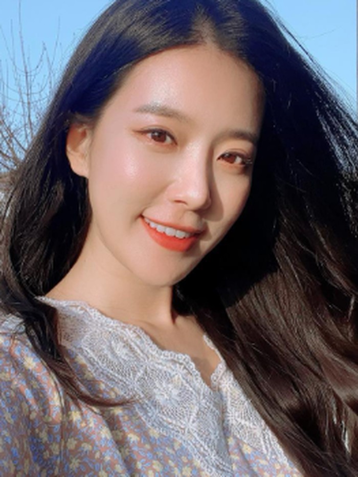 Tahun 2018 Song Min Kyung kembali debut bersama grup TaesaBiae, namun sayangnya grup ini juga harus hiatus di tahun yang sama./ foto: instagram.com/mk_ming.ming