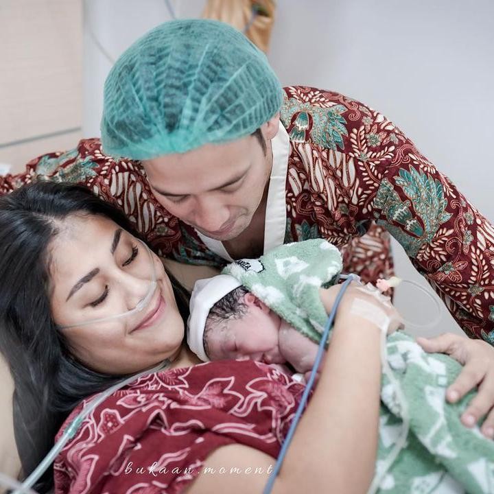 <p>Kita doakan semoga keluarga Tarra Budiman dan Gya Sadiqah sehat selalu ya, Bunda. (Foto: dok. Instagram @gyaps)</p>