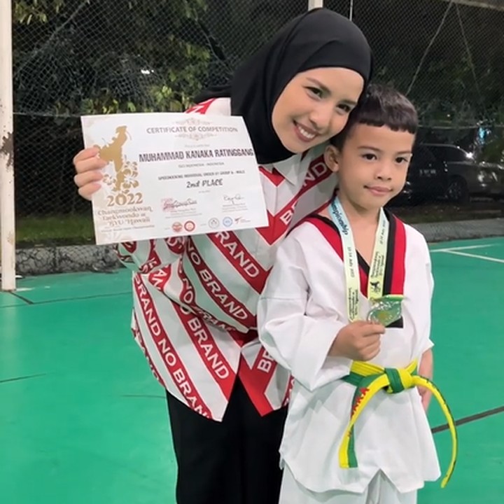 <p>Tak hanya Tya, netizen pun turut berbangga hati, lho. "Kanaka luar biasah. Congratsss for the 2nd winner, ontih ikut prouddd," kata @elkas****.<br /><br /><br /></p>