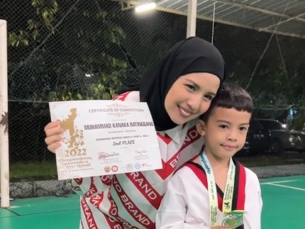 7 Potret Anak Tya Ariestya Ikuti Jejak jadi Atlet Taekwondo, Bikin Sang Bunda Bangga!