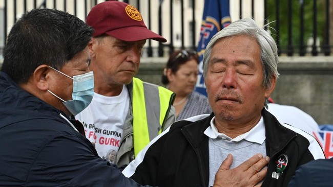 Veteran tentara elite Gurkha, Gyanrag Rai, mengaku militer Inggris mengeksploitasi mereka dengan memberi dana pensiun yang kecil.