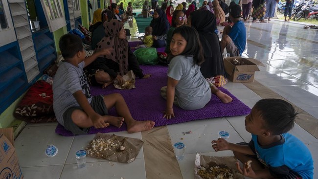 FOTO: Banjir di Sigi Sulteng Merusak Lahan Pertanian hingga Jembatan