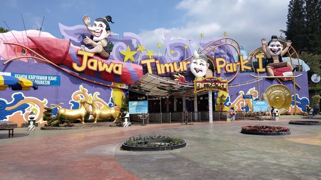 Jatim Park (JTP) adalah salah satu wisata andalan Malang, Jawa Timur. Berikut fasilitas wahana yang tersedia serta harga tiket Jatim Park 1, 2, dan 3.