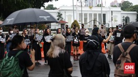 Aksi Kamisan ke-797, Massa Gelar Teatrikal 'Presiden atau Pesinden'