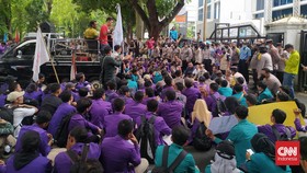 Demo BBM di Sumut Nyaris Ricuh, Massa Mahasiswa Cari Ketua DPRD