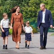 Serba Merakyat, Gaya Parenting hingga Busana Kate Middleton Saat Antar Anak Sekolah Bikin Heboh