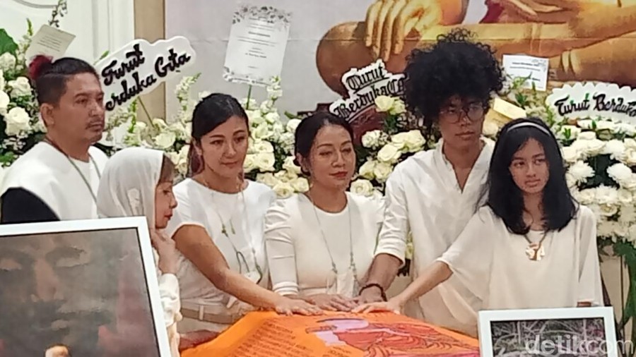 Ibadah tutup peti Reza Gunawan