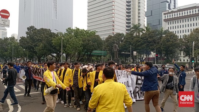 BEM SI mengkritik sikap pemerintah yang dinilai telah mengabaikan suara penolakan masyarakat terkait penolakan kenaikan harga BBM bersubsidi.