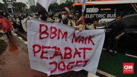 Mahasiswa Demo di Jakarta, Sindir Pemasangan Beton dan Kawat Duri