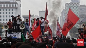 Buruh dan Mahasiswa Demo Kenaikan BBM di Depan Istana Hari Ini