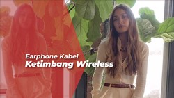 Gigi Hadid Bongkar Tas, Isi Wajibnya Mainan Anak Hingga Paspor