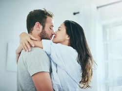 5 Tips Memulai Komunikasi Intim dengan Pasangan, Tingkatkan Kualitas Seks