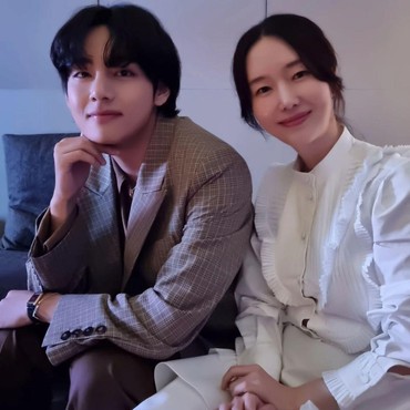 Lee Jung Hyun Pamer Kebersamaan dengan V BTS