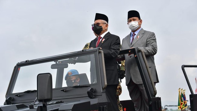 Ma'ruf meminta semua pihak menunggu waktu yang tepat. Ia menyerahkan persoalan reshuffle kabinet sepenuhnya ke Jokowi.