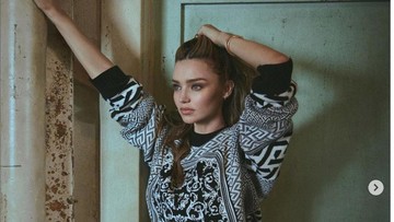 BEBERAPA SUPERMODEL DUNIA YANG TAMPIL DENGAN KONDISI HAMIL