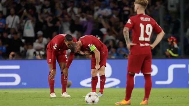 Ada tiga pemain Liverpool yang mendapat hujatan di media sosial setelah kekalahan telak 1-4 dari Napoli di Liga Champions, Rabu (7/9).