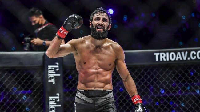 Chingiz Allazov akan menyiapkan kejutan dalam laga melawan Superbon Singha Maynn pada gelar Kejuaraan Dunia ONE Featherweight Kickboxing.